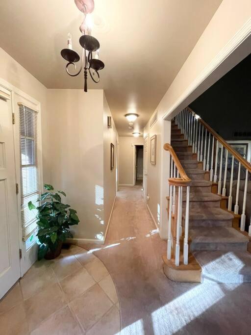 New Contemporary 5 Bed/3 Bath In Split Rock Lake Harmony