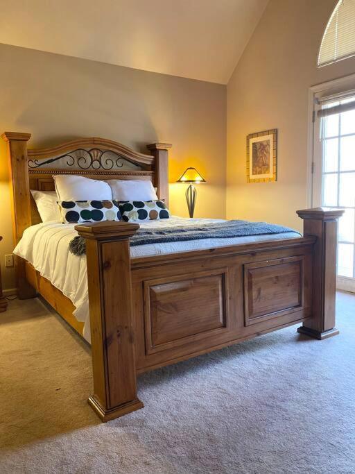 New Contemporary 5 Bed/3 Bath In Split Rock Lake Harmony