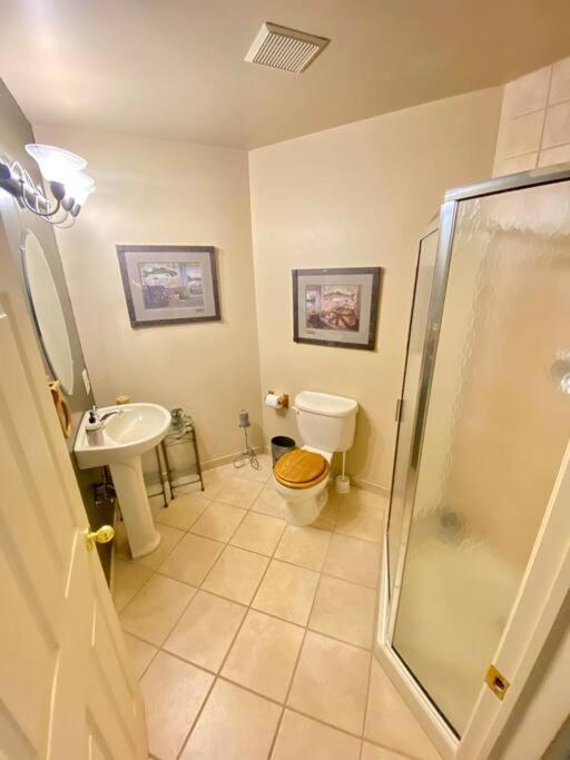 New Contemporary 5 Bed/3 Bath In Split Rock Chalet *