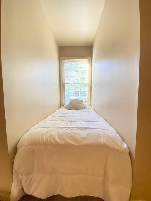 New Contemporary 5 Bed/3 Bath In Split Rock Chalet
