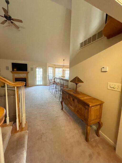 New Contemporary 5 Bed/3 Bath In Split Rock Chalet Lake Harmony