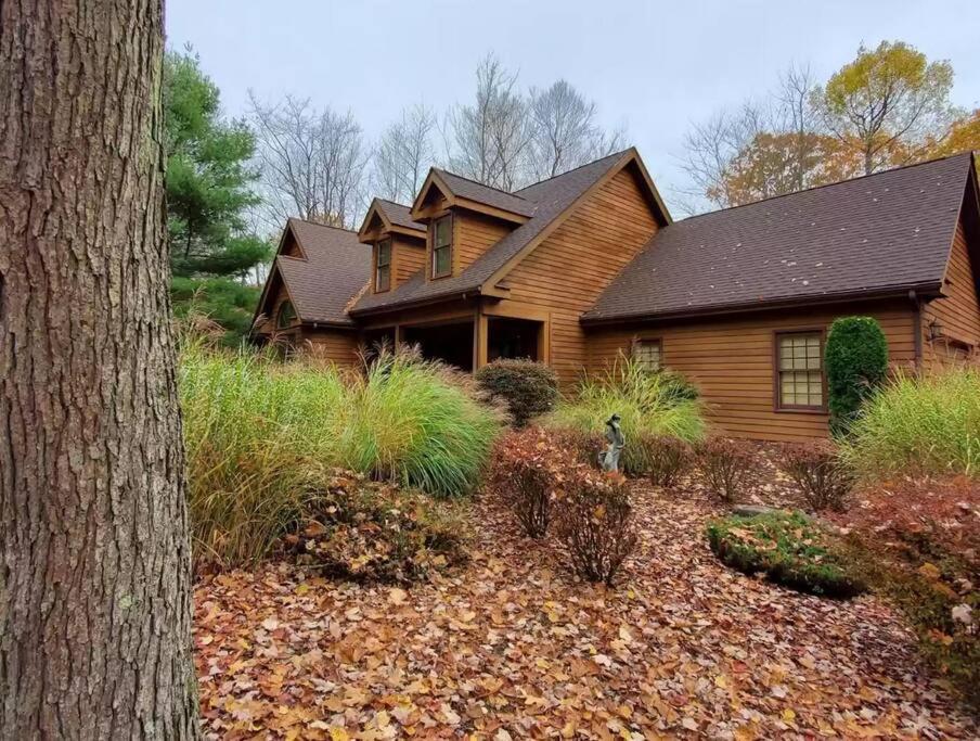 New Contemporary 5 Bed/3 Bath In Split Rock Chalet